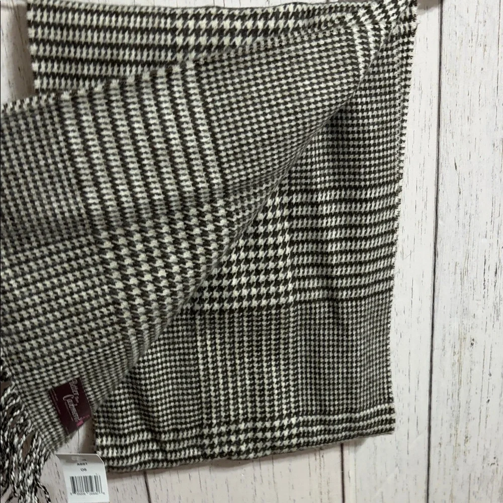 NWT Better than Cashmere Stylish Houndstooth Scarf